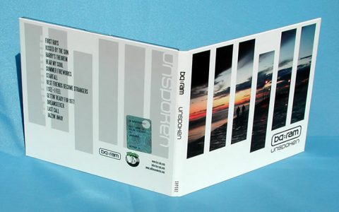 Digipack a 4 pagine (2 ante).